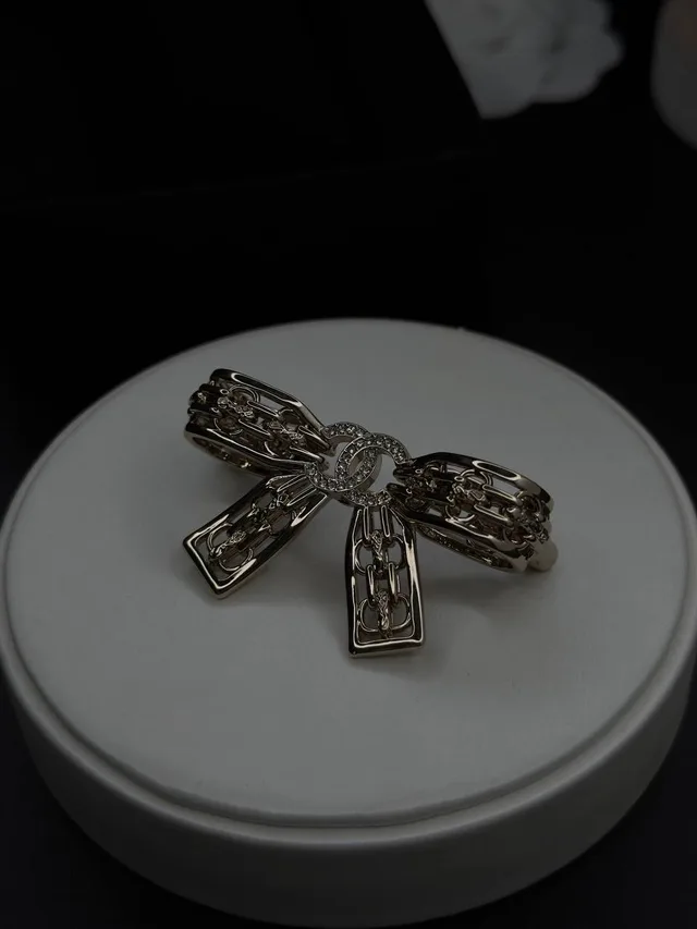 Брошь Chanel