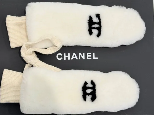 Зимняя шапка-ушанка Chanel