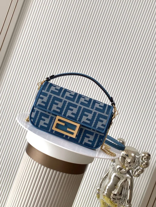 Сумка Fendi Baguette Mini