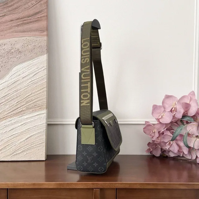 Сумка Louis Vuitton Courrier