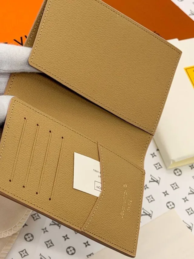 Обложка на паспорт Louis Vuitton