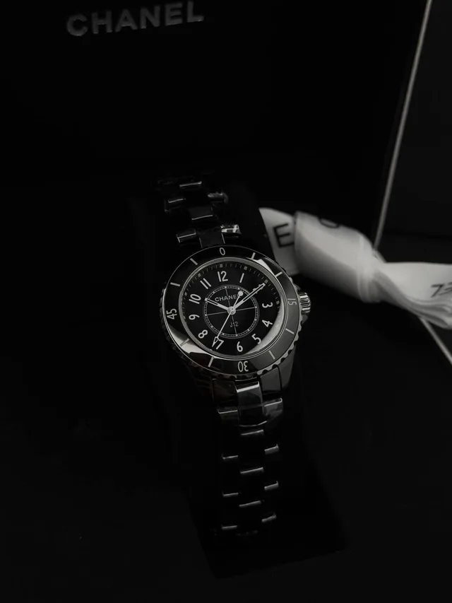 Часы Chanel J12