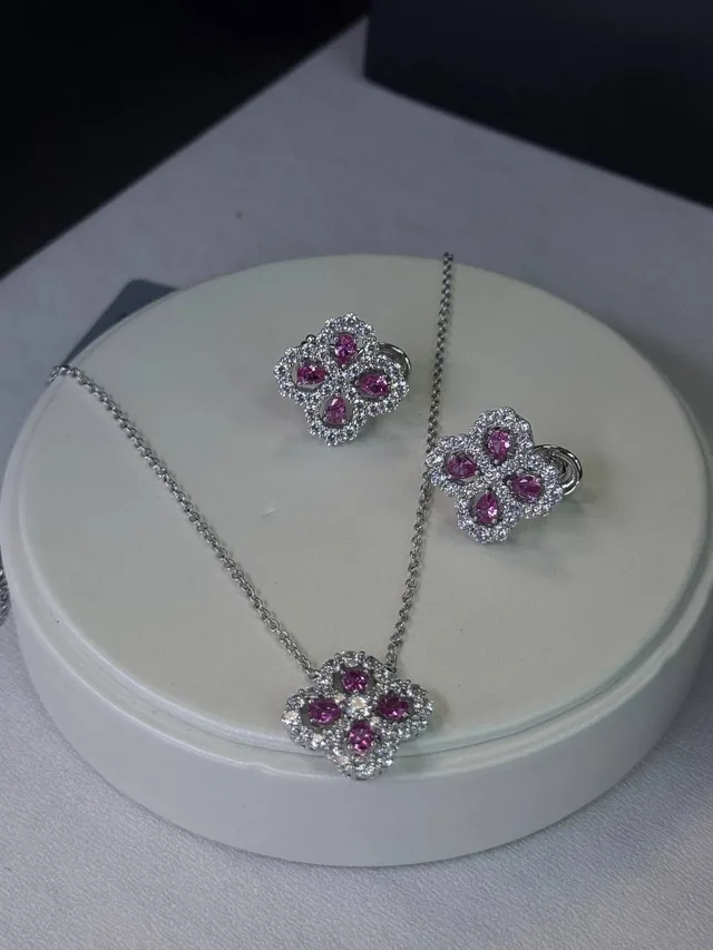 Серьги Harry Winston
