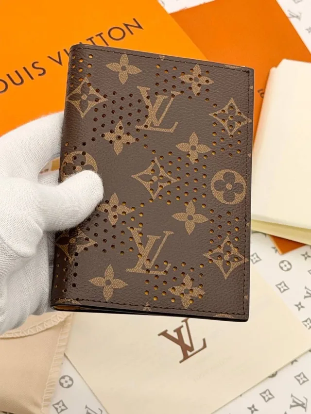 Обложка на паспорт Louis Vuitton