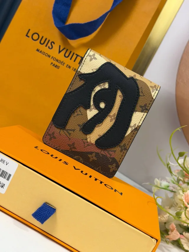 Кошелек Louis Vuitton Multiple Wallet