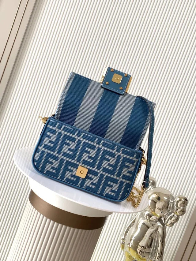 Сумка Fendi Baguette Mini