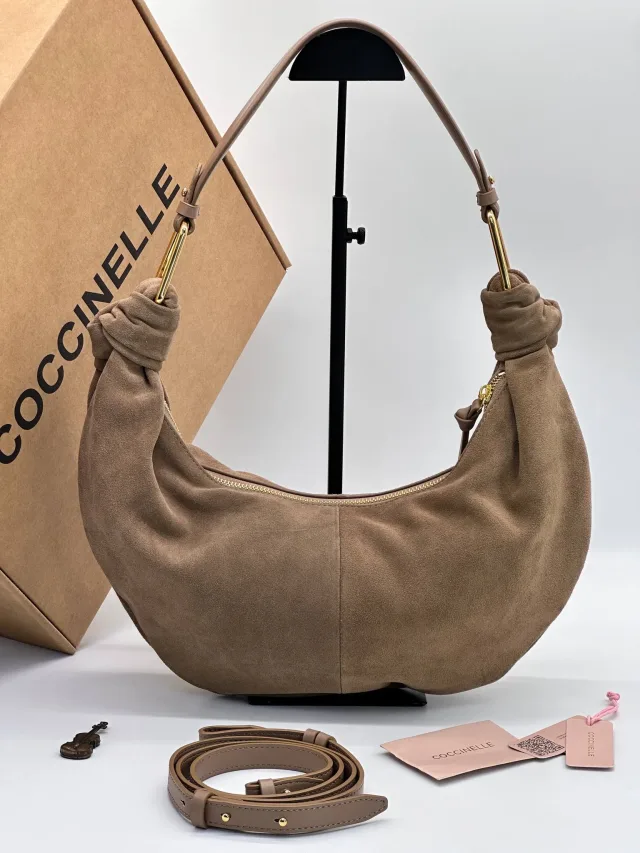 Coccinelle из замши