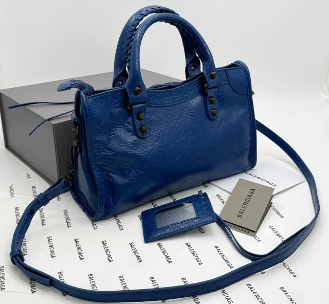 BALENCIAGA L