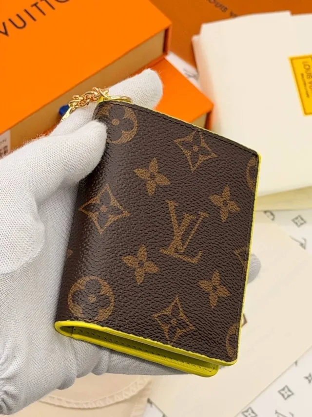 Кошелек Louis Vuitton