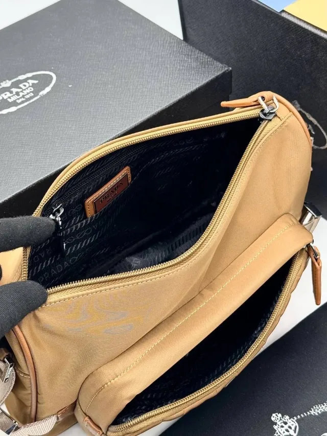 Сумка Prada