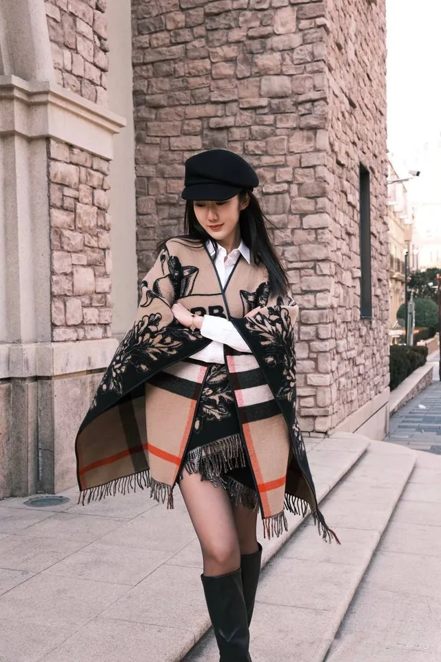 Пончо Burberry