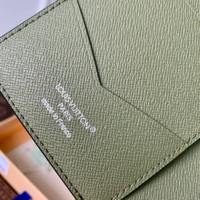 Обложка на паспорт от Louis Vuitton