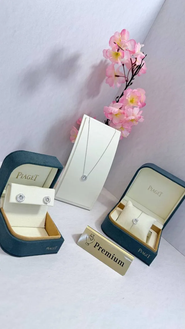 Колье Piaget