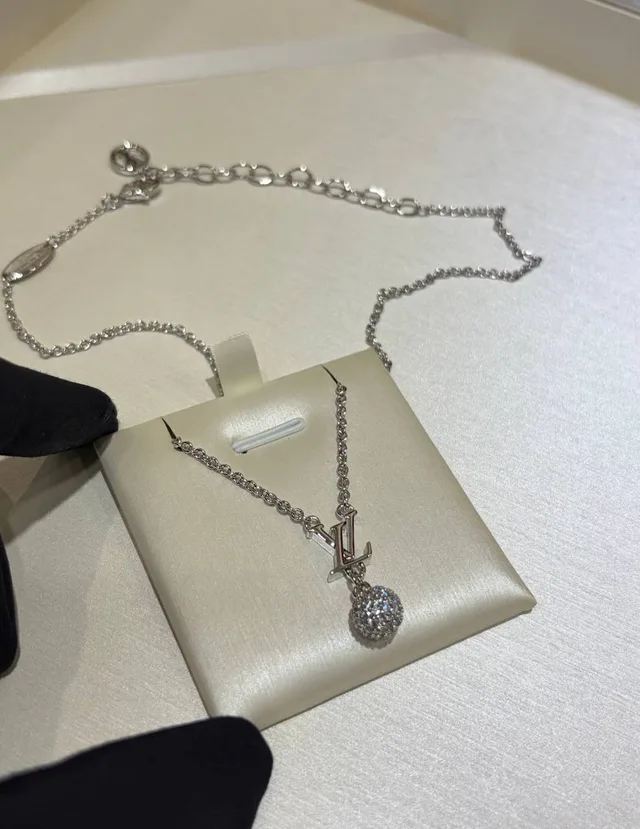 Серьги Louis Vuitton