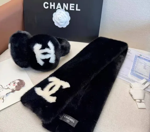 Наушники шерстяные Chanel