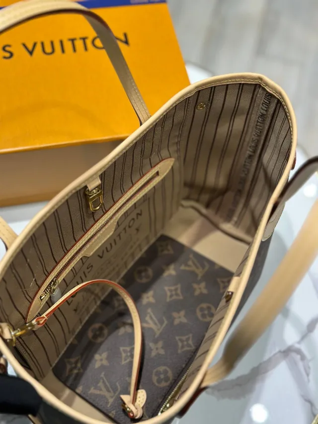 Сумка Louis Vuitton Neverfull PM