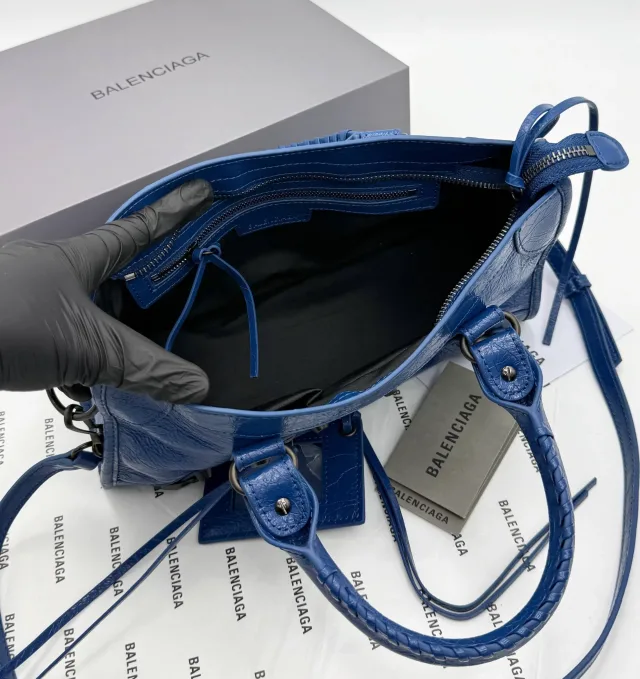 BALENCIAGA L