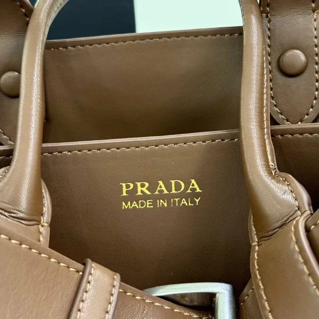 Сумка Prada