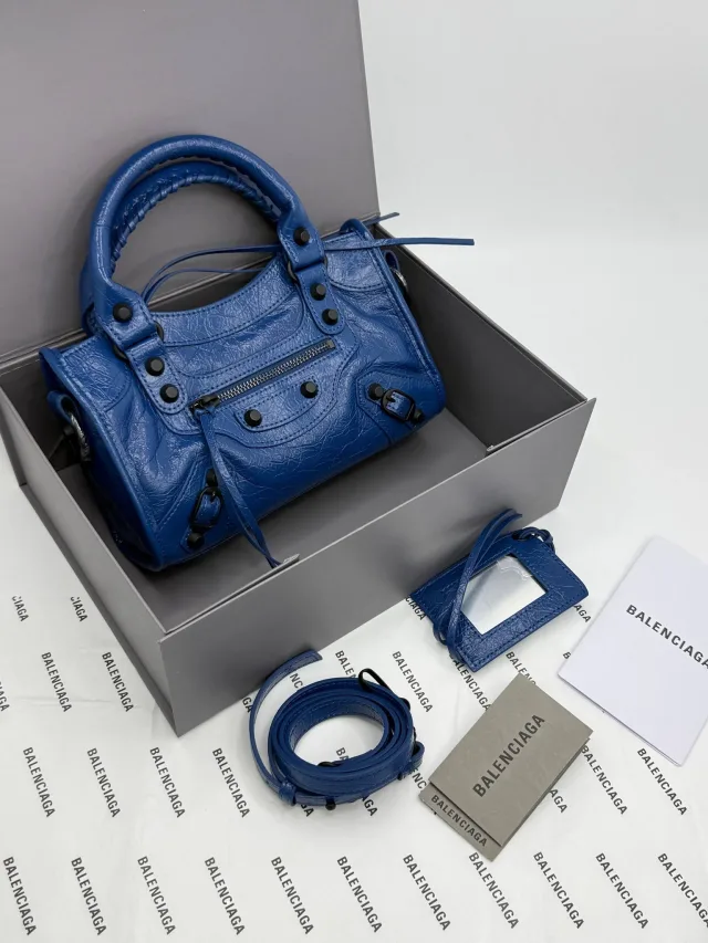 BALENCIAGA M