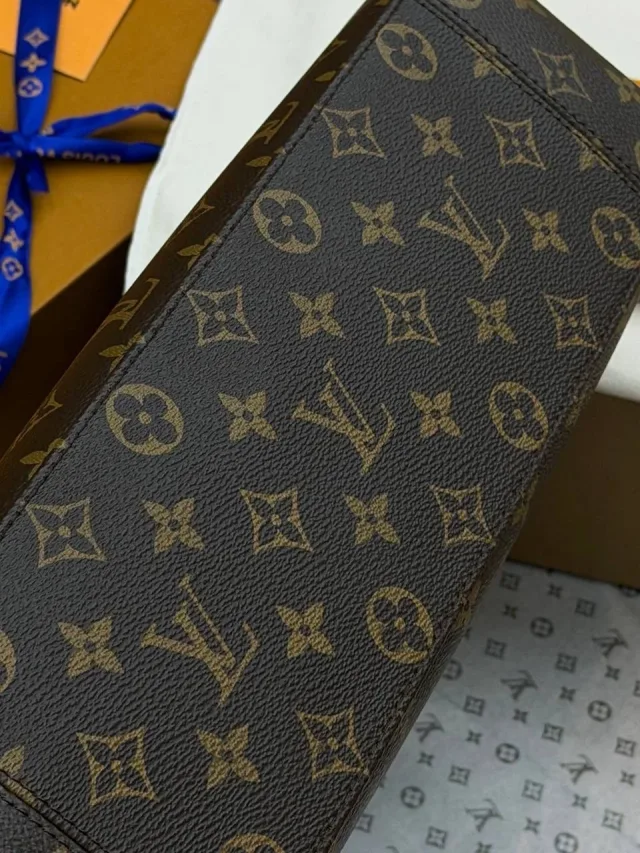 Louis Vuitton Slouchy MM