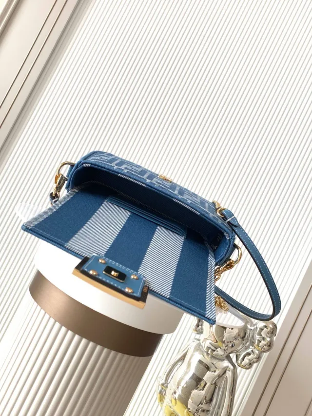 Сумка Fendi Baguette Mini