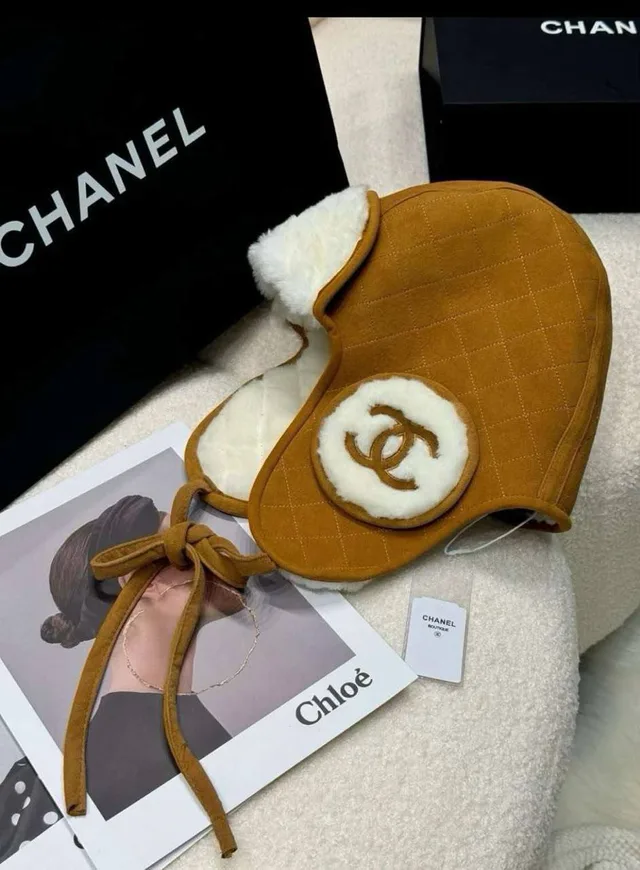 Зимняя шапка-ушанка Chanel