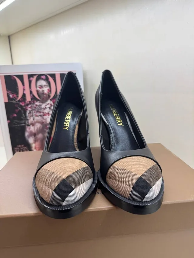 Босоножки  Burberry