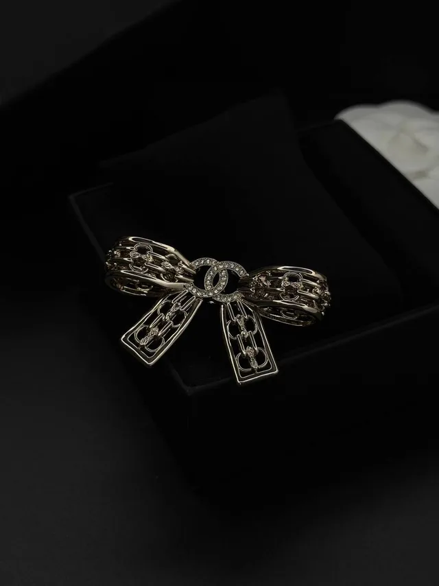 Брошь Chanel