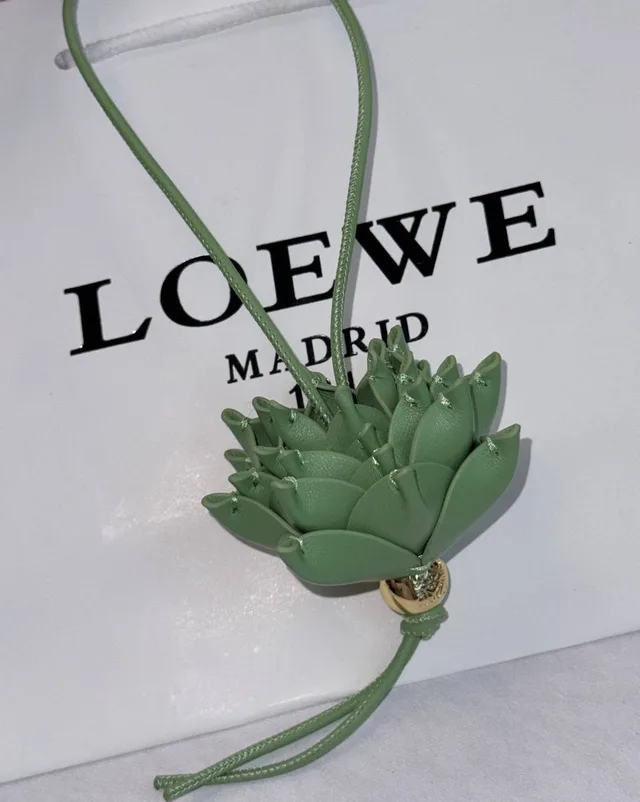 Брелок от LOEWE