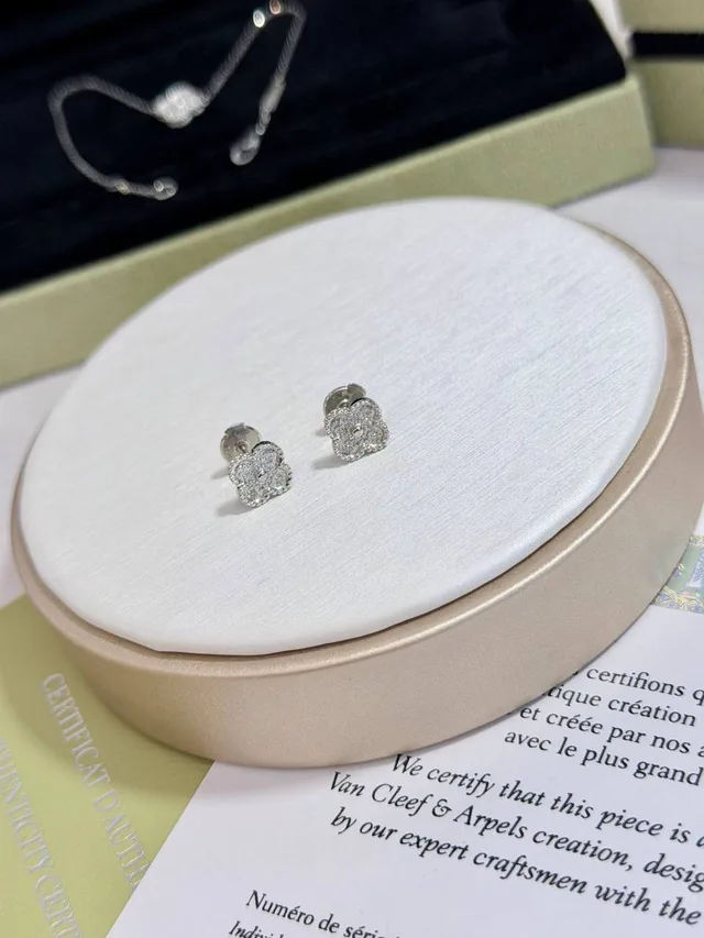 Серьги Van Cleef & Arpels