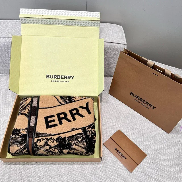 Пончо Burberry
