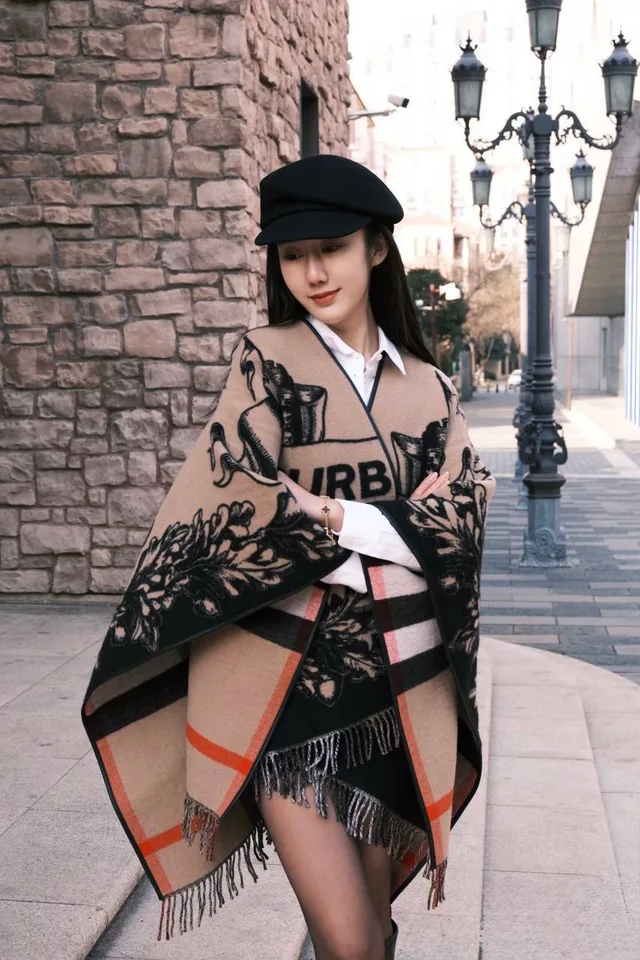 Пончо Burberry