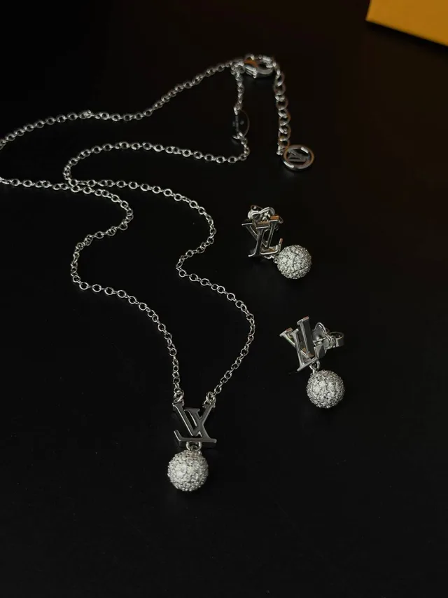 Серьги Louis Vuitton
