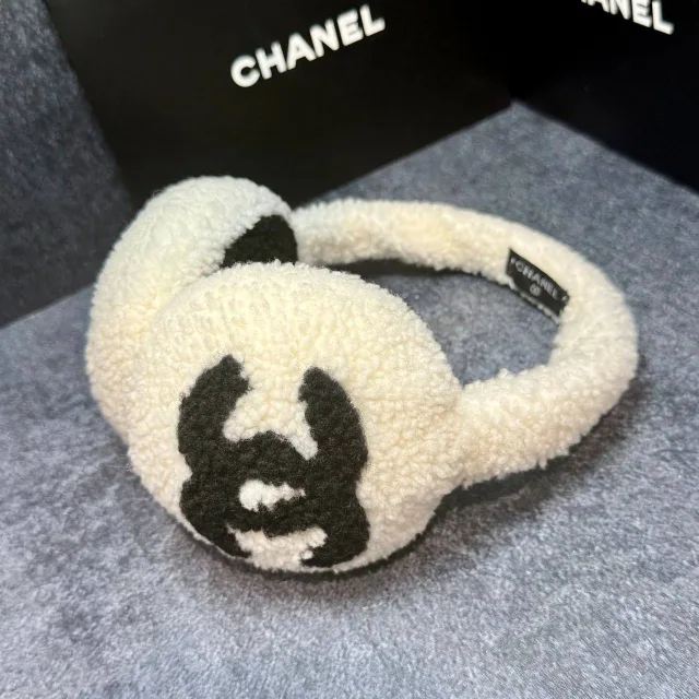 Наушники шерстяные Chanel