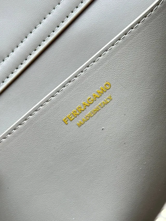 Сумка Salvatore Ferragamo