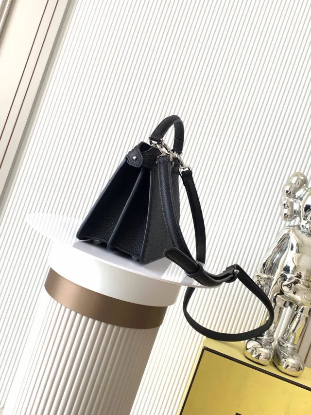 Сумка Fendi Peekaboo