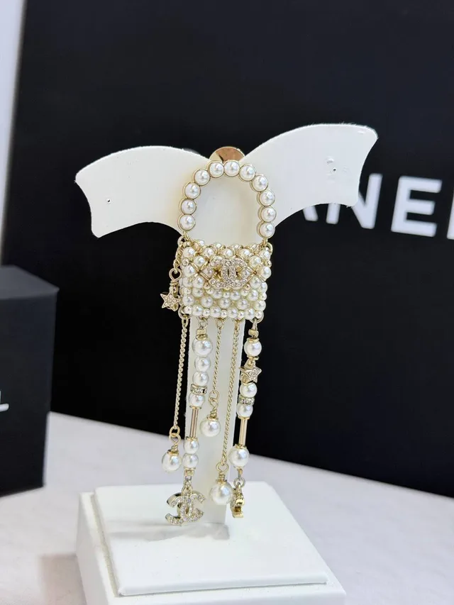 Брошь Chanel