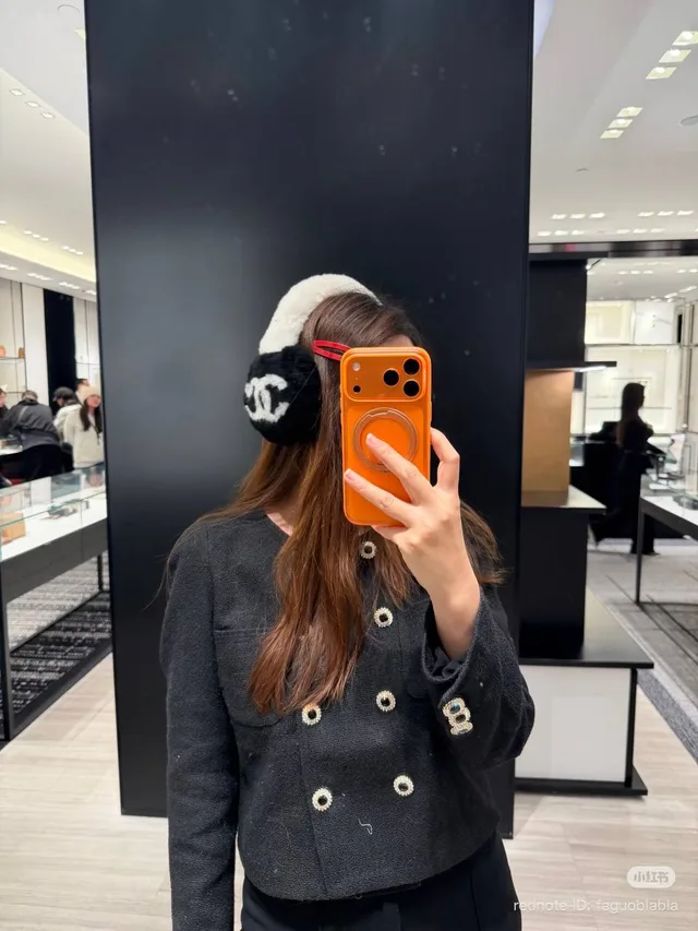 Наушники шерстяные Chanel