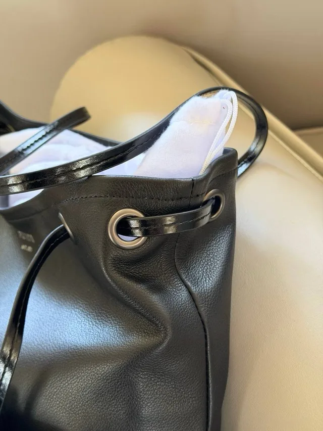 Сумка из кожи Prada