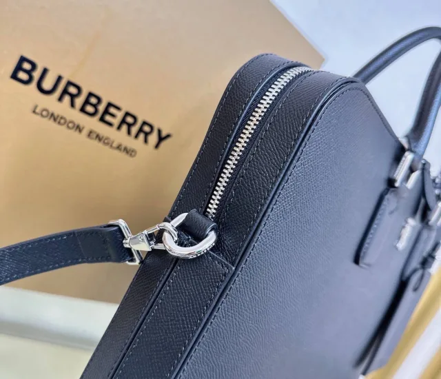 Сумка Burberry
