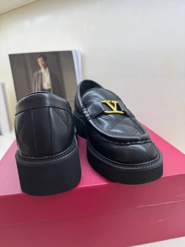 Лоферы Valentino