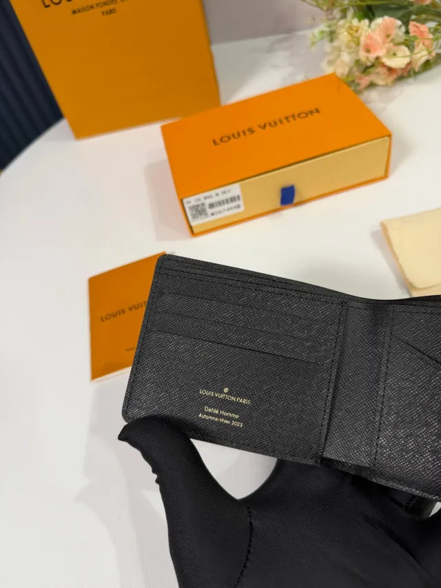 Кошелек Louis Vuitton Multiple Wallet