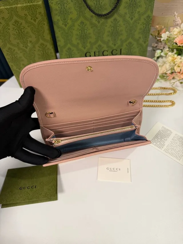 Кошелек на цепочке Gucci Blondie Continental