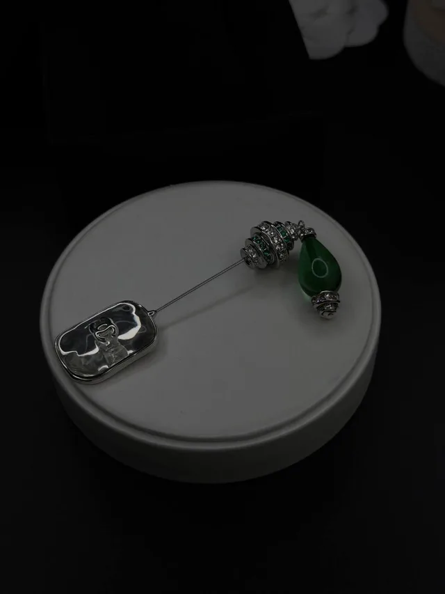 Брошь Chanel