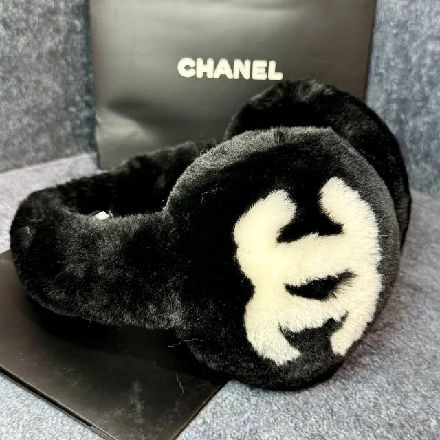 Наушники шерстяные Chanel