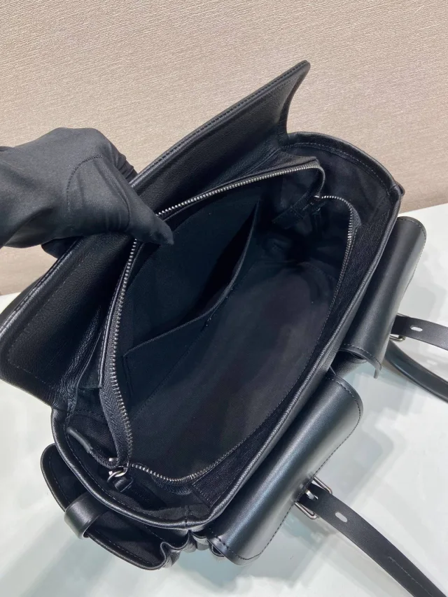 Сумка Prada