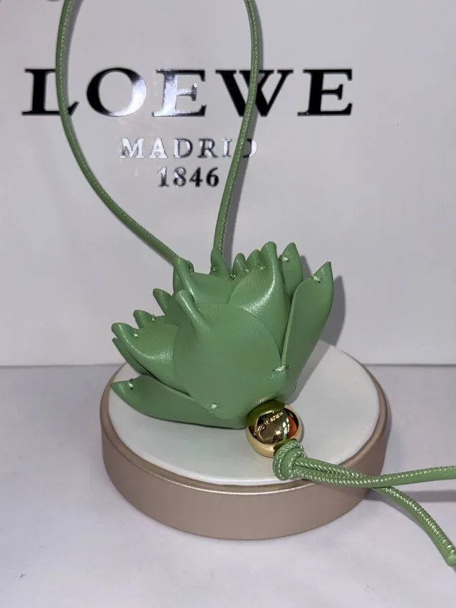 Брелок от LOEWE