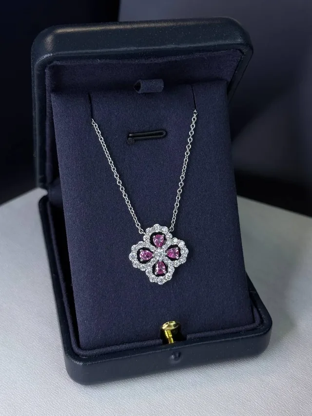 Серьги Harry Winston
