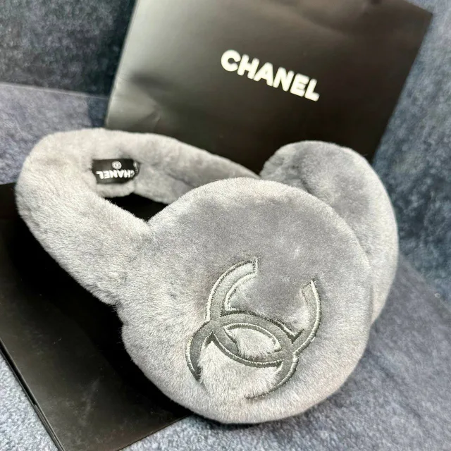Наушники шерстяные Chanel