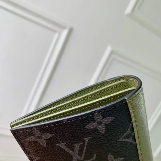 Обложка на паспорт от Louis Vuitton